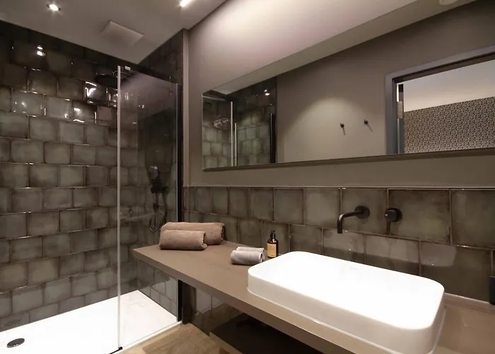 By Hopfenschlingel מלון